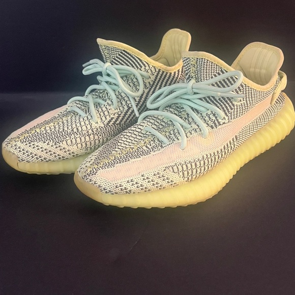 Adidas Yeezy Boost 350 V2. Men’s Size 9.5 Green Colored Yeezys. - Picture 2 of 12